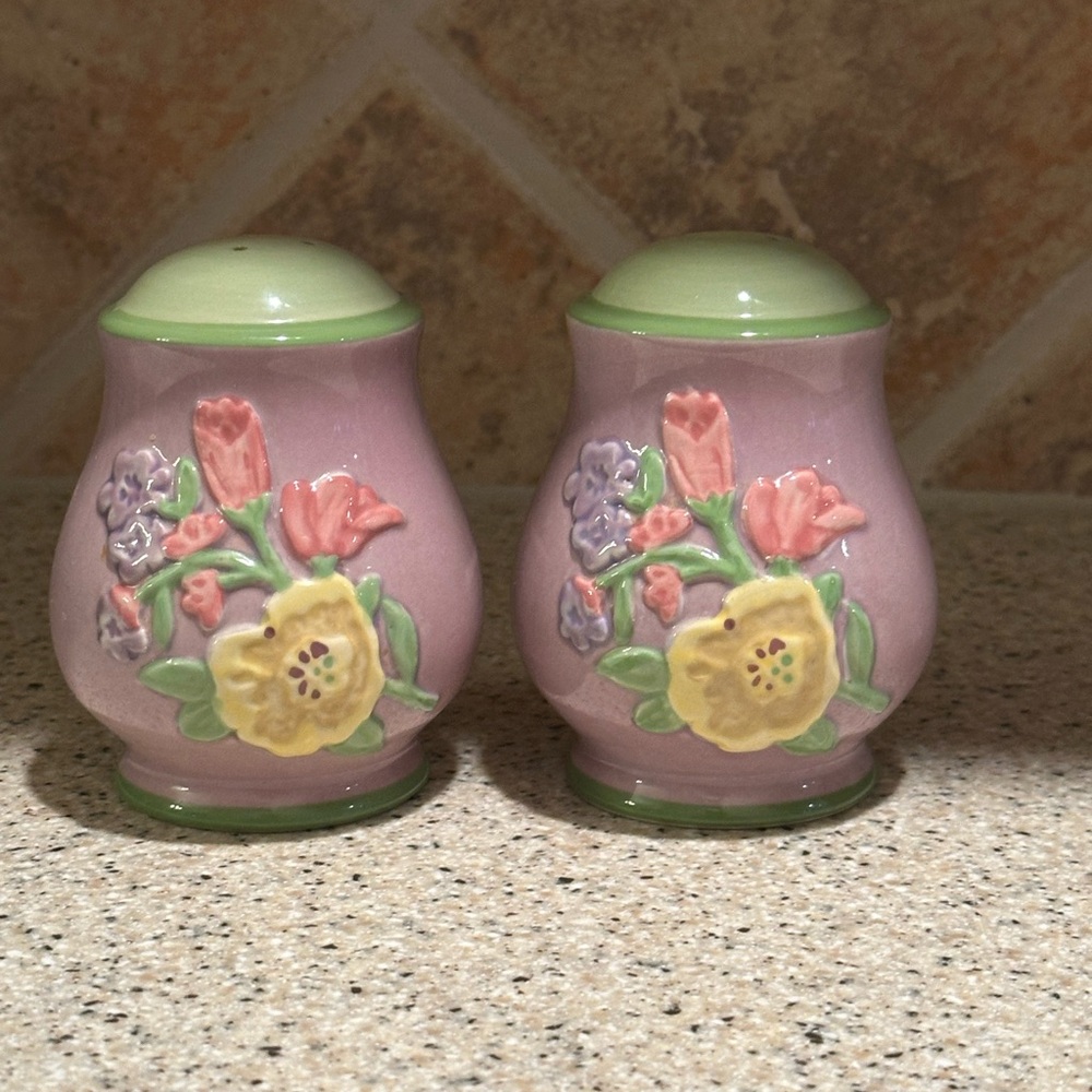 Ceramic Salt and Pepper Shaker